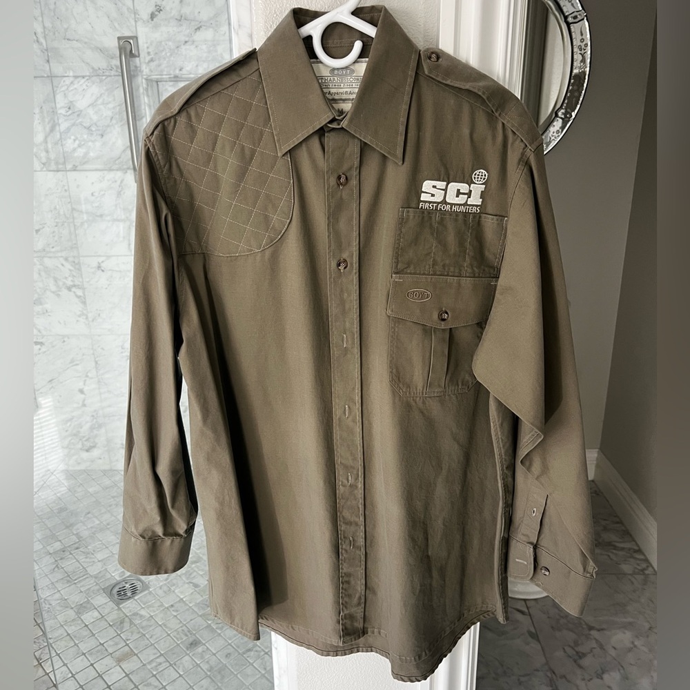 CLEARANCE Men’s Medium Brown Safari Club International Button Down Shirt